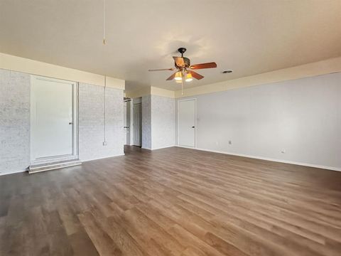 Tiny photo for 607 S Wieser Street, Hamilton, TX 76531 (MLS # 21101428)