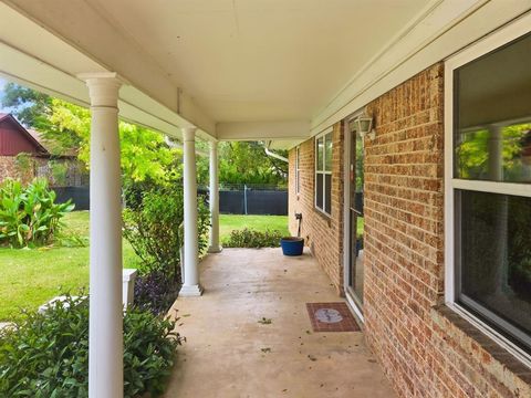 Tiny photo for 607 S Wieser Street, Hamilton, TX 76531 (MLS # 21101428)