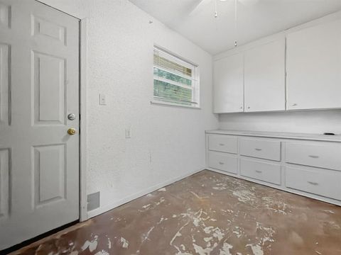 Tiny photo for 607 S Wieser Street, Hamilton, TX 76531 (MLS # 21101428)