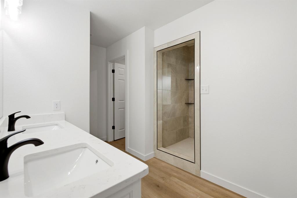 NORTH VILLAGE - BAIRD - Residential