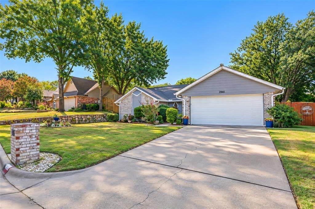 2941 Cresthaven Drive