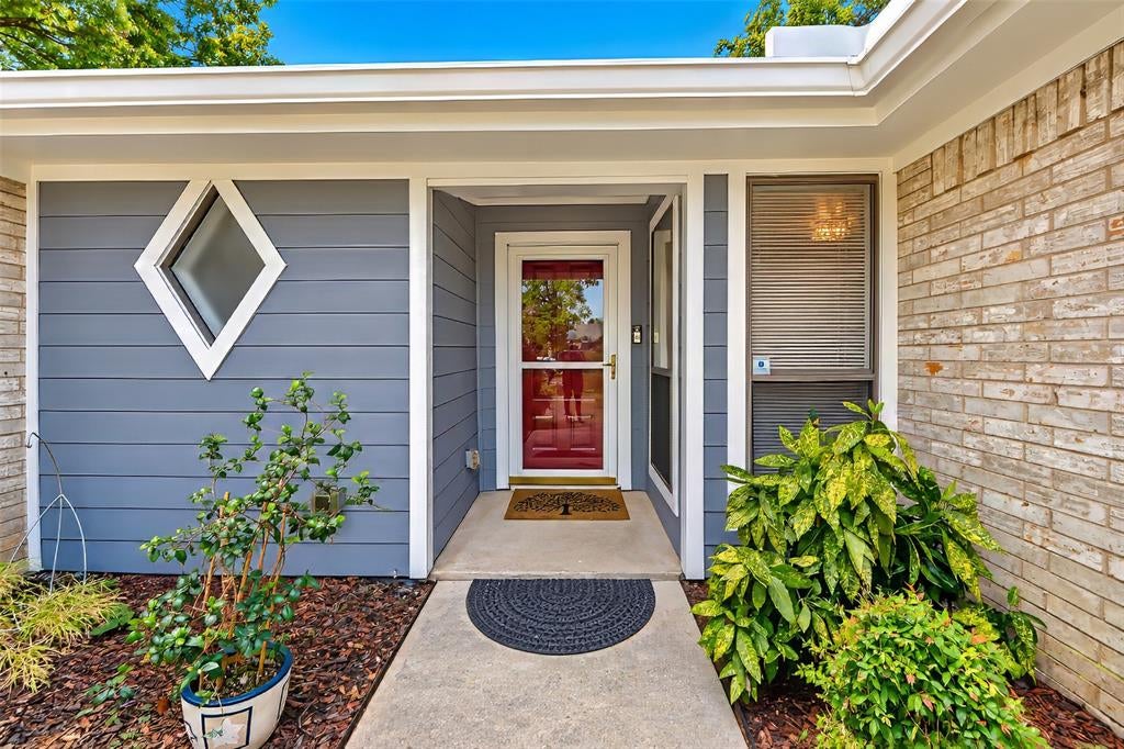 2941 Cresthaven Drive