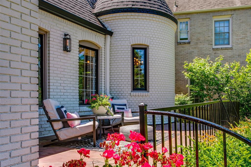 1150 N Canterbury Court