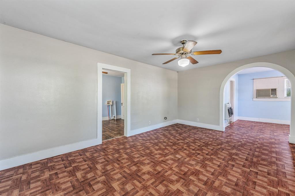 832 W Long Street