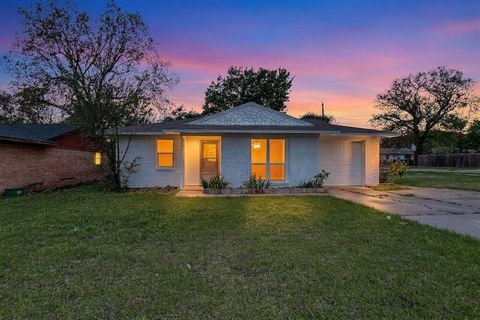 Photo of 1001 Pioneer Road, Mesquite, TX 75149 (MLS # 21225236)