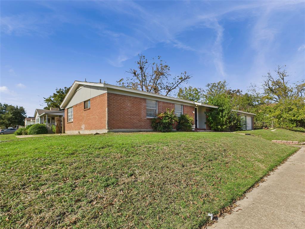 2712 Evans Avenue