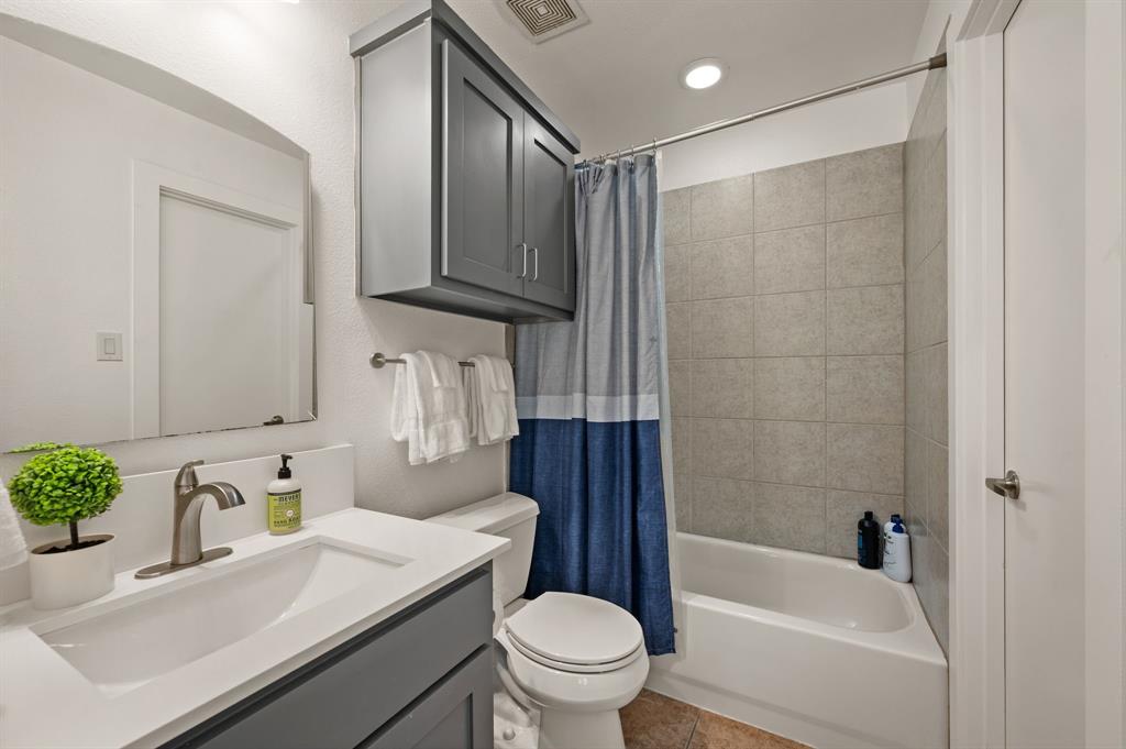 3320 Douglas Ave - Residential