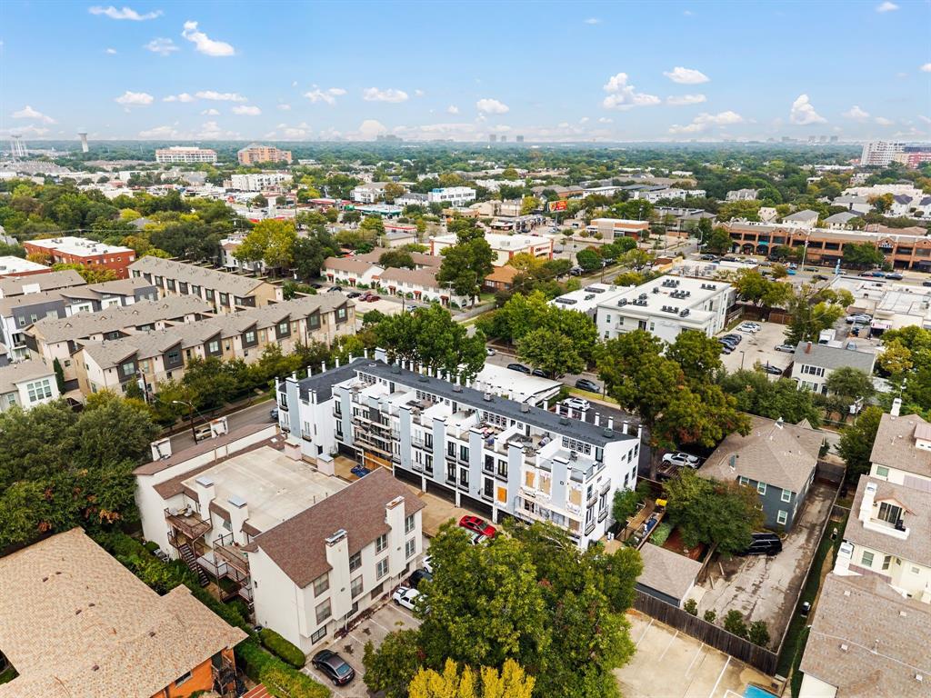 3320 Douglas Ave - Residential