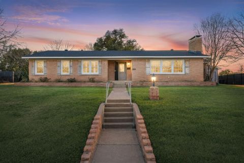 2208 Lake Ridge Circle Waco TX 76710