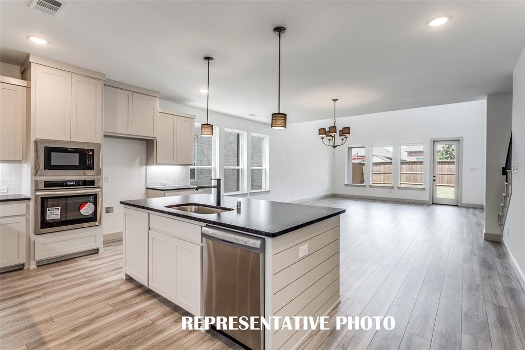 5609 Golden Sun Lane