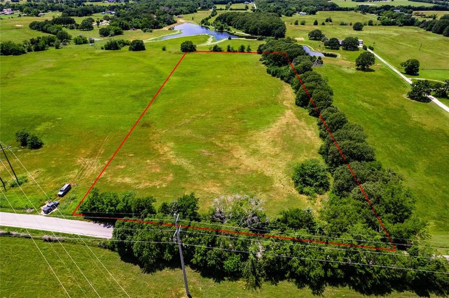 Just under 6 acres, only 10 minutes to Mabank, 1 hour to Dallas, and near Canton, TX. City water access available at the road with a will-serve letter in place. Enjoy easy access via paved roads and a peaceful setting—perfect for building your dream home.