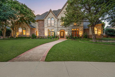 Photo of 324 Oak Pointe Lane, Southlake, TX 76092 (MLS # 21259508)