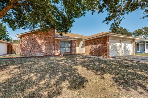 2670 Fairmont Drive Grand Prairie TX 75052