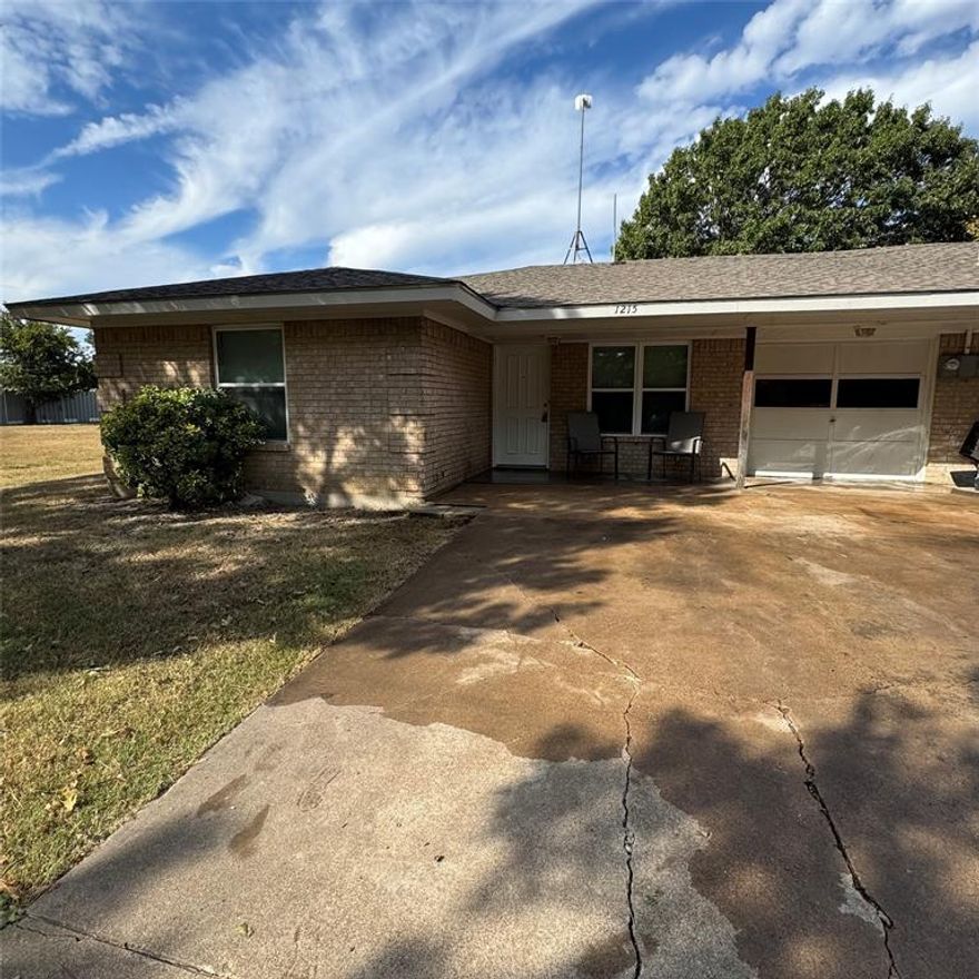 Move-in ready with new carpet and fresh paint! Welcome home to this nice and clean 2 bedroom, 1 bath half duplex in Red Oak ISD. Located just minutes from schools, entertainment and restaurants. Conveniently located to Interstate 35 for commuters to Dallas-Ft Worth. Security deposit $1,650. No Animals. $49 application fee per person over the age on 18.