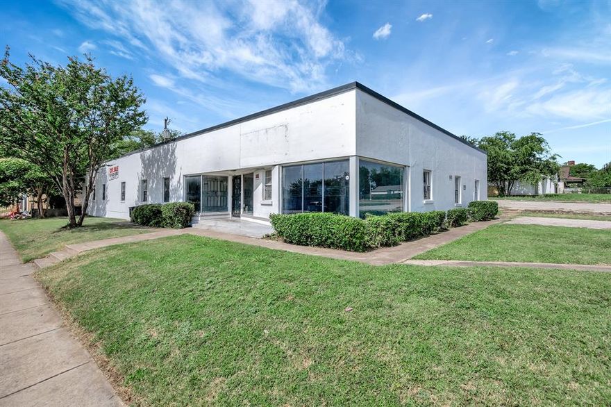 Large 5,000 sqft. building once used as a medical office. Now available for office space, medical use, or any multi-purpose use. Great opportunity for landlord looking for a multi-tenant space or large business. Also has over 15 rooms with one large space. Great for events or community planning and engagements. Two new HVAC units and other new updates. Seller financing available with reasonable down payment and good credit.