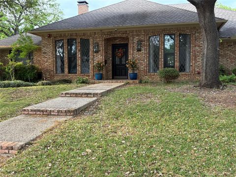 Photo of 715 Buttermilk Drive, Arlington, TX 76006 (MLS # 21228437)