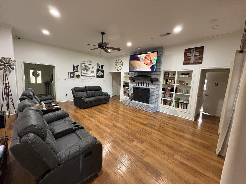 Parkway North - Commercial Sale
