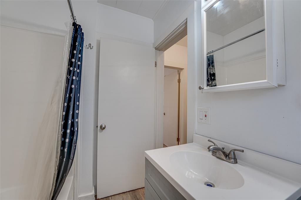 O T Ennis - Commercial Sale