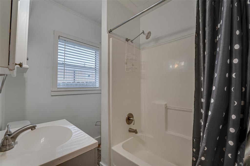 O T Ennis - Commercial Sale