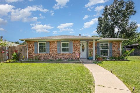 1813 Abilene Court Grand Prairie TX 75052