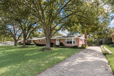 344 Brook Hollow Drive DeSoto TX 75115