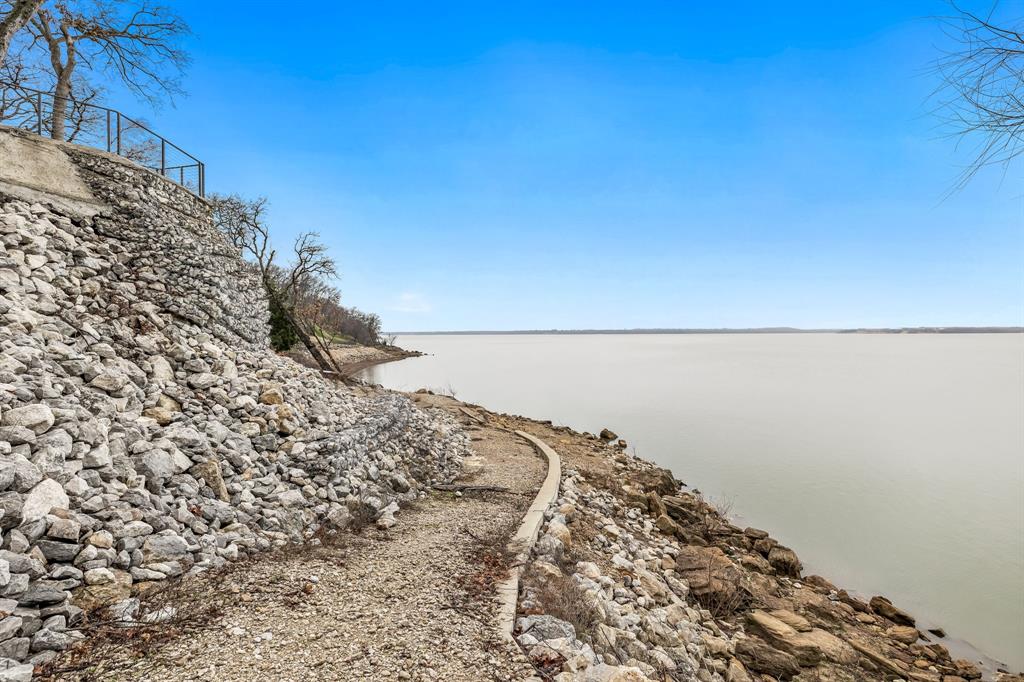 Emerald Sound At Lake Lewisvil - Residential