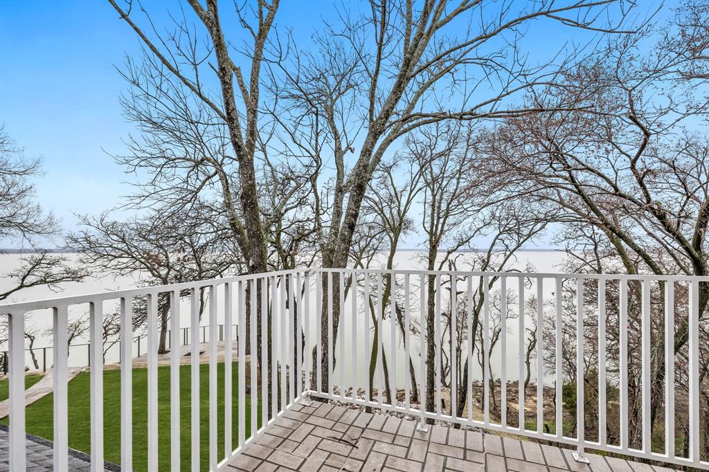 Emerald Sound At Lake Lewisvil - Residential