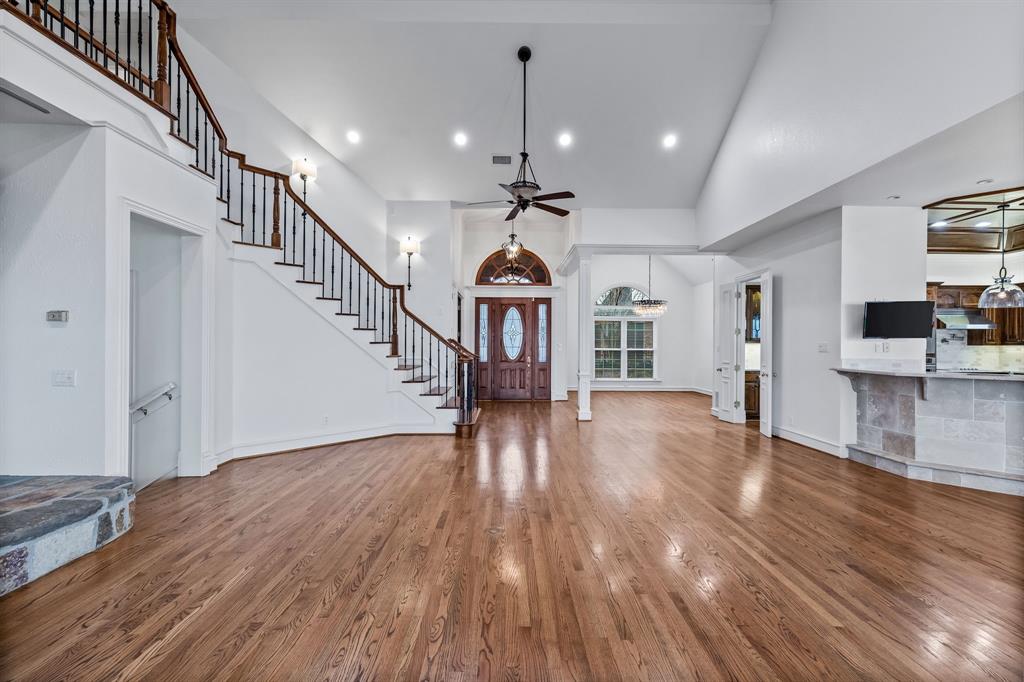 Emerald Sound At Lake Lewisvil - Residential