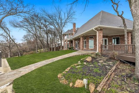 A home in Oak Point