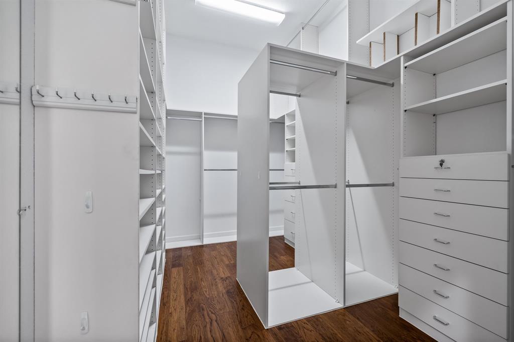 Emerald Sound At Lake Lewisvil - Residential