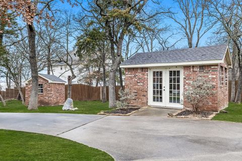 A home in Oak Point