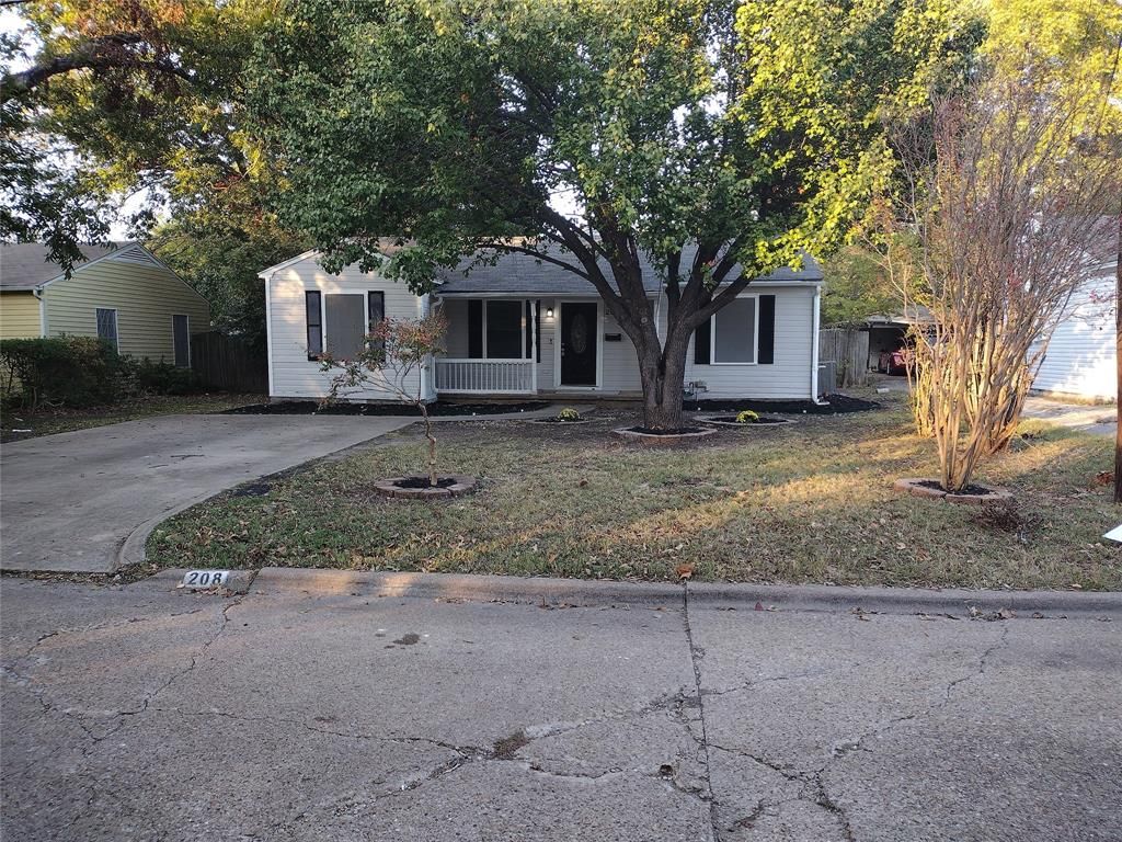 Photo of 208 Almond Street, Waxahachie, TX 75165 (MLS # 21113782)
