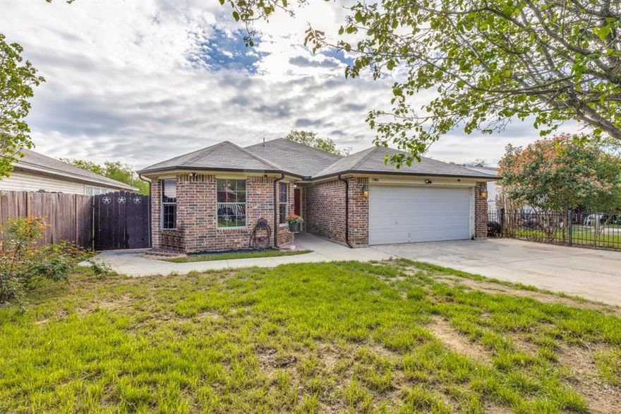 Looking for a great home in the Historical  sought after area in Fort Worth?! I have just the one for you, and it's MOVE IN READY!
Discover the ideal blend of charm and modern updates in this wonderful home. Featuring wood like tile flooring throughout, a luxurious master bathroom, and a renovated second bathroom. Step outside to the spacious yard with a pergola, perfect for outdoor gatherings. Inside, enjoy the open concept kitchen flowing into the living room, ideal for daily living and entertaining. With three bedrooms and two baths, it's perfect for families or hosts. Conveniently located near the Historic Fort Worth Stockyards, schools, and entertainment spots. Don't miss the chance to make this your dream home! Schedule a viewing today and enjoy comfort, style, and convenience! WELCOME HOME!