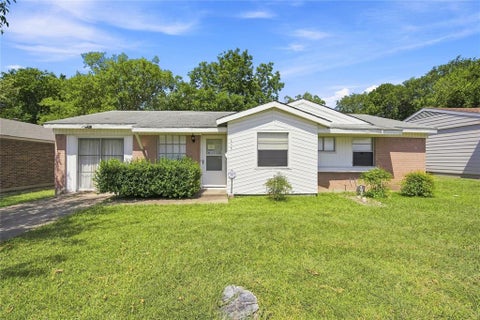 Photo of 647 Power Drive, Duncanville, TX 75116 (MLS # 21344006)