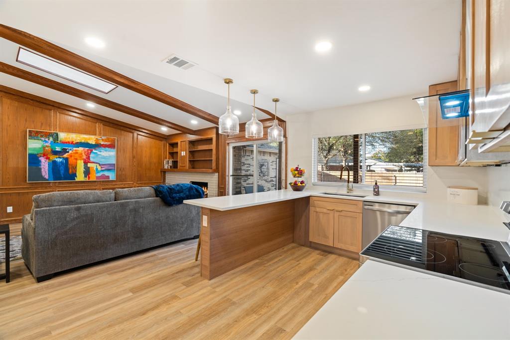 White Rock Village 01 - Residential