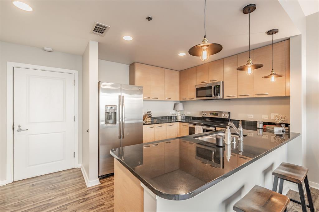 Metropolitan 1200 Main St Condo - Residential