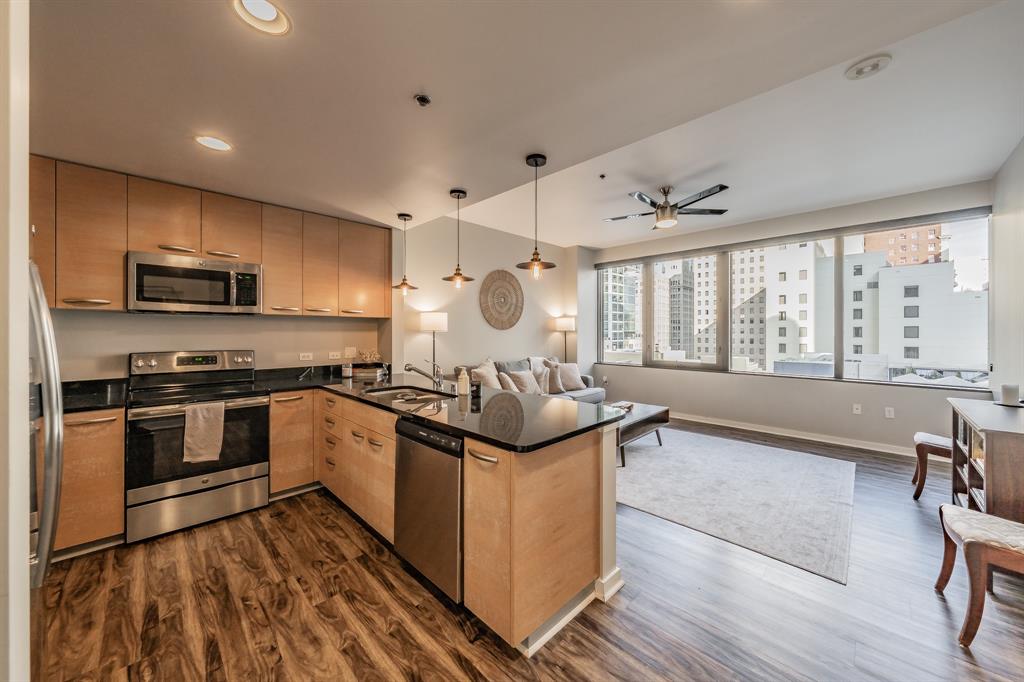 Metropolitan 1200 Main St Condo - Residential