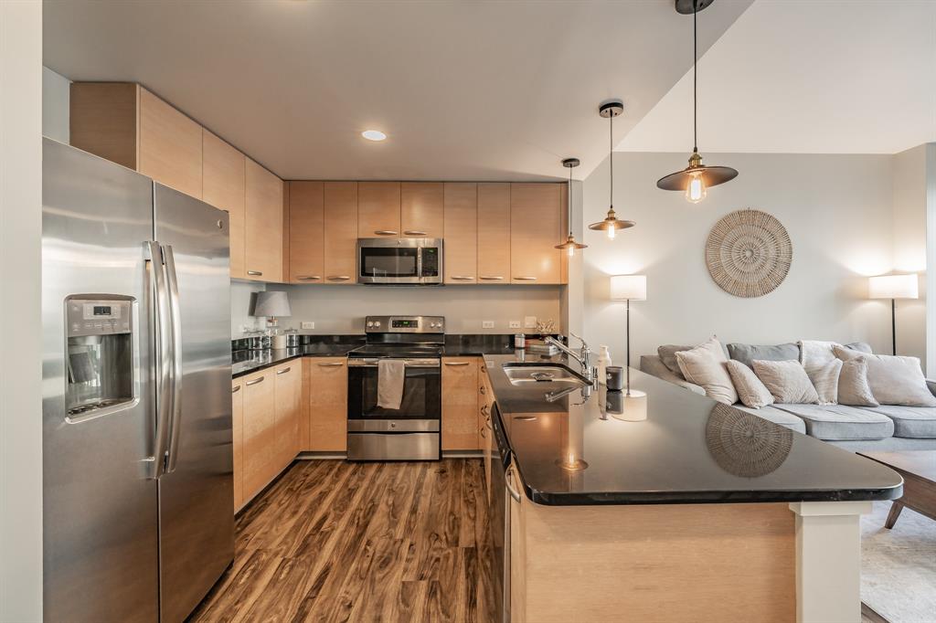 Metropolitan 1200 Main St Condo - Residential