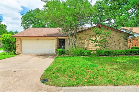 Photo of 5601 Kingstree Court, Arlington, TX 76017 (MLS # 21302803)