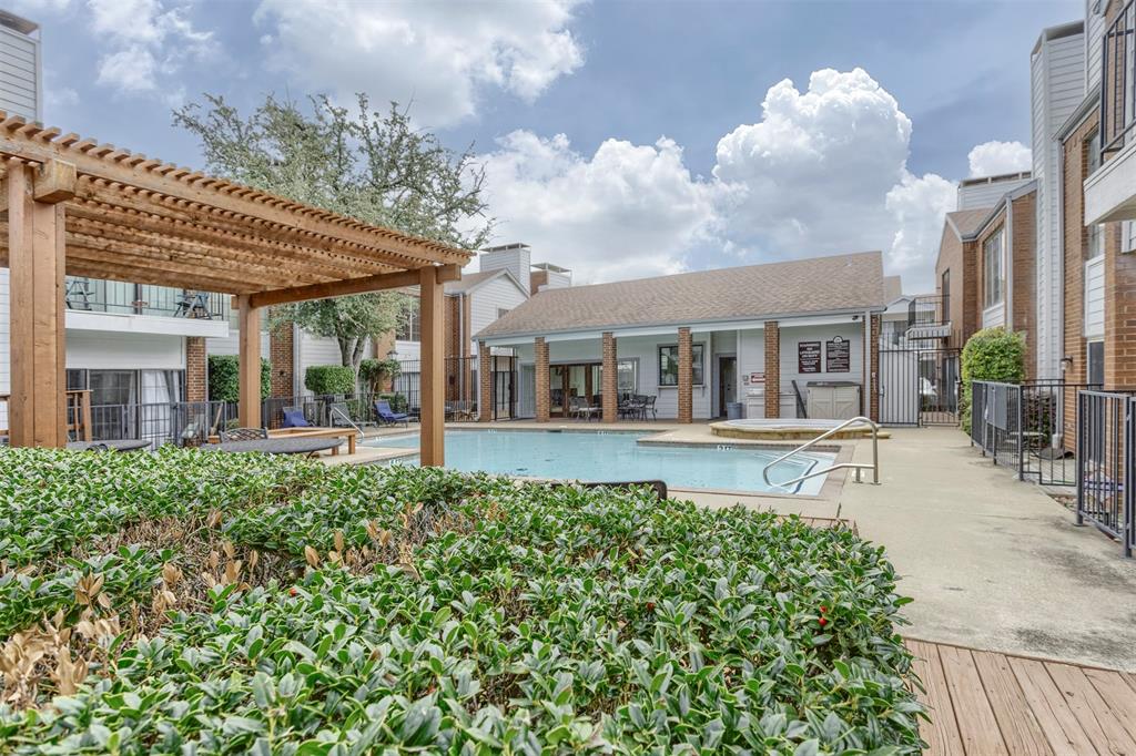 Boardwalk On The Pkwy Condos - Residential