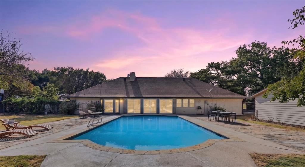 835 Cross Timbers Drive