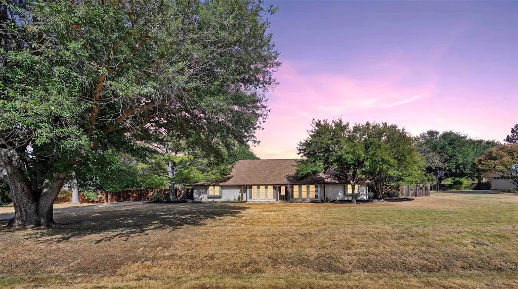 835 Cross Timbers Drive