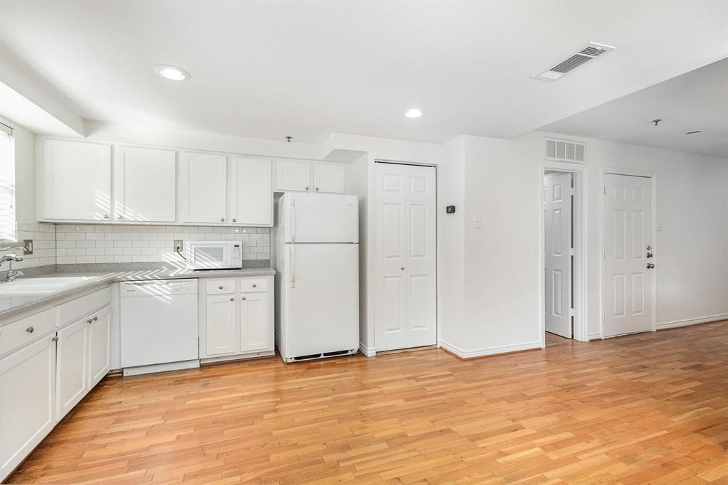 3100 Cole Avenue 205