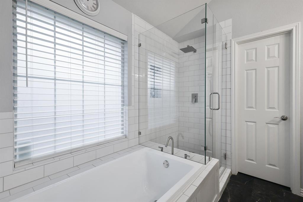 LAKESIDE ESTATES - Residential