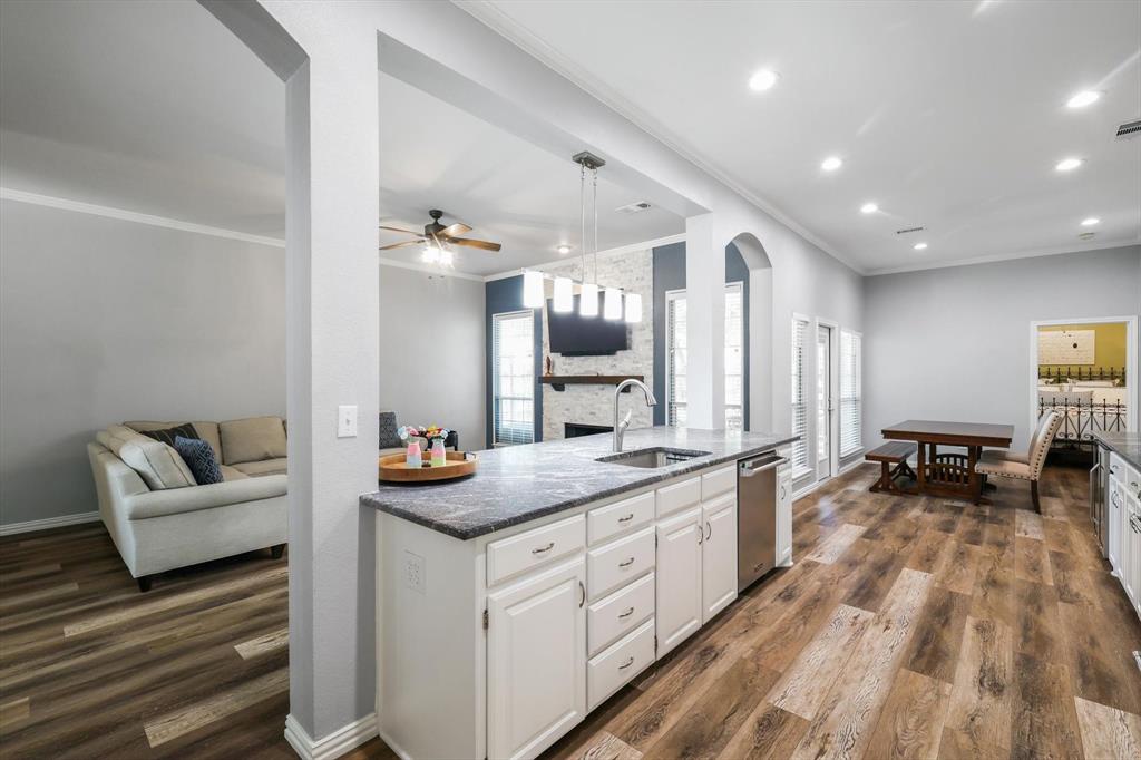 LAKESIDE ESTATES - Residential