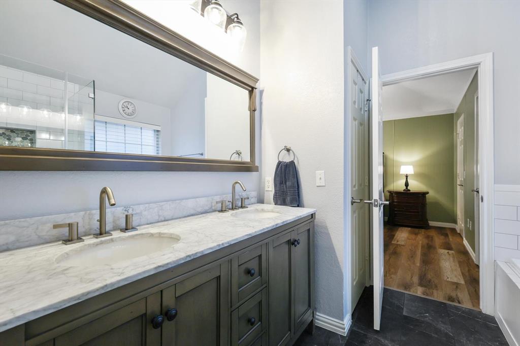 LAKESIDE ESTATES - Residential