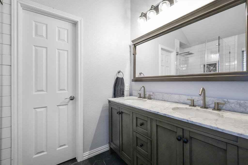 LAKESIDE ESTATES - Residential