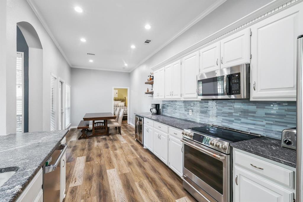 LAKESIDE ESTATES - Residential