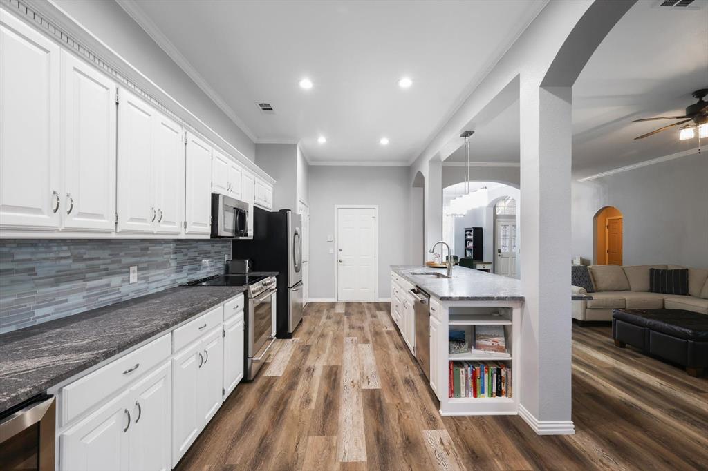 LAKESIDE ESTATES - Residential