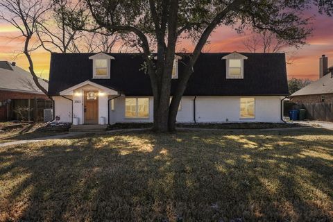 Photo of 3303 Cottonwood Drive, Flower Mound, TX 75028 (MLS # 21169158)